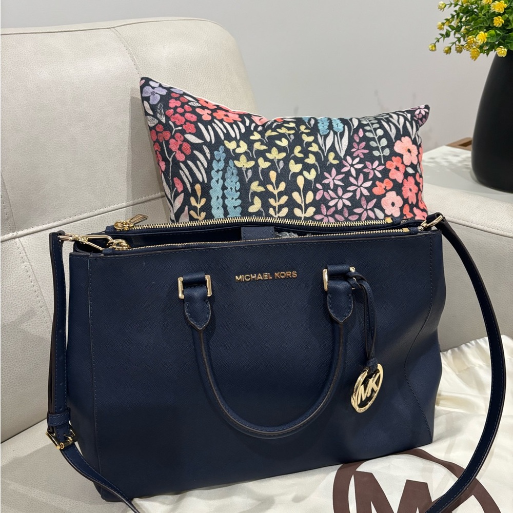 Euc Authentic Michael Kors Sutton Medium Saffiano… - image 2